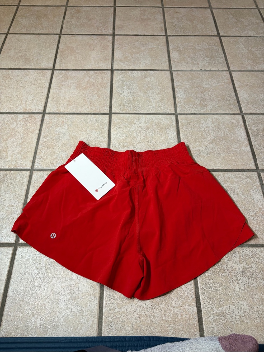 NWT Lululemon Shake It Out High-Rise Running Short 2.5" (Oxford Red) Size S - Picture 7 of 7